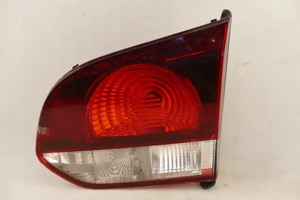 Volkswagen Golf VI 2016 Luz trasera del maletero derecha image 2