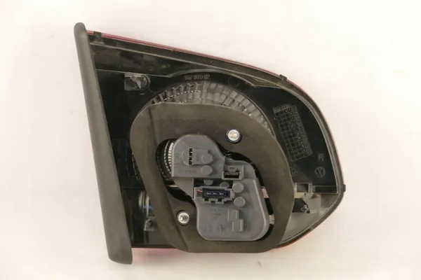 Volkswagen Golf VI 2016 Luz trasera del maletero derecha image 3