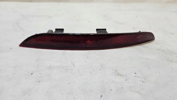 Audi OE 8W6945106A Bumperreflector - Gebruikt image 2