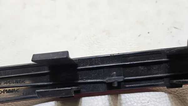 Audi OE 8W6945106A Bumperreflector - Gebruikt image 6