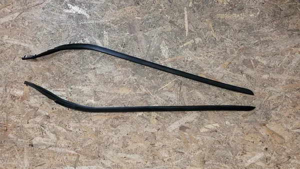 VOLVO XC60 II Garniture de Fenêtre Avant Droite 32216113 image 1