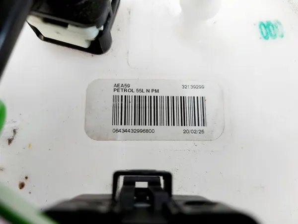 Bomba de combustible Volvo XC40 T3 OEM 32139299 - Usada image 4