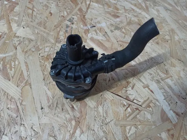 Vattenpump Mercedes AMG A0005000486 image 2