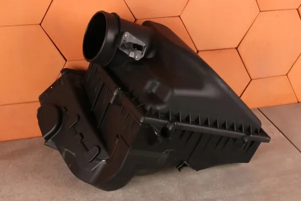 BMW Luftfiltergehäuse OEM 8591831 - Gebraucht image 2
