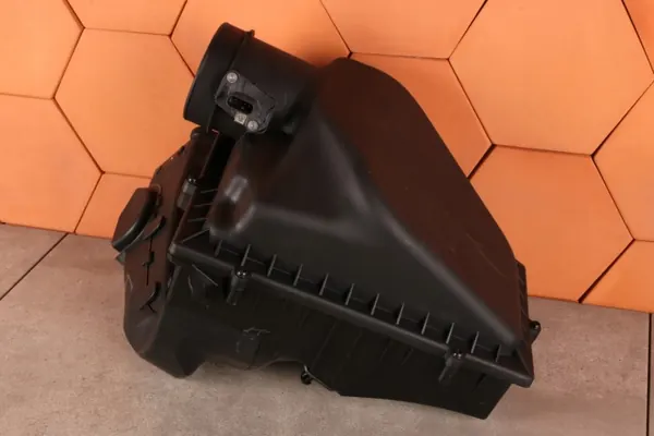 BMW Luftfiltergehäuse OEM 8591831 - Gebraucht image 3