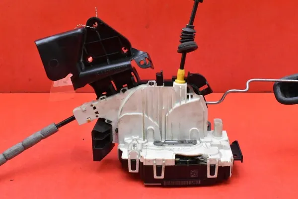 Framvänster Dörlås Mercedes C-Klass W204 07-12 A2047201535 image 4