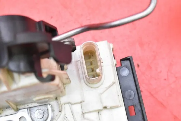 Framvänster Dörlås Mercedes C-Klass W204 07-12 A2047201535 image 8