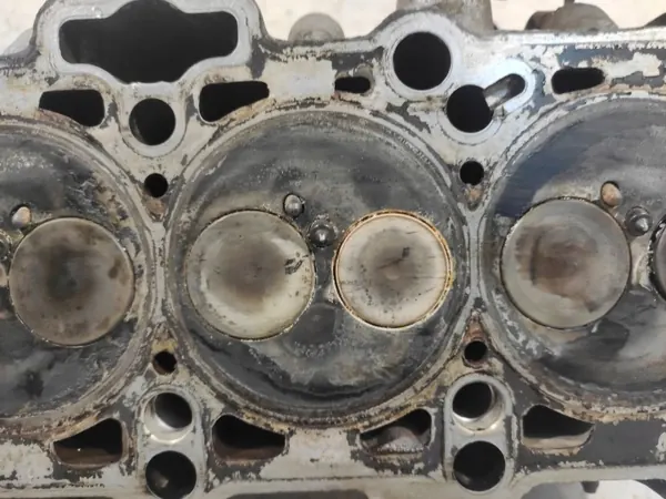 Cabeça motor Volkswagen OEM 038103373E usada image 10