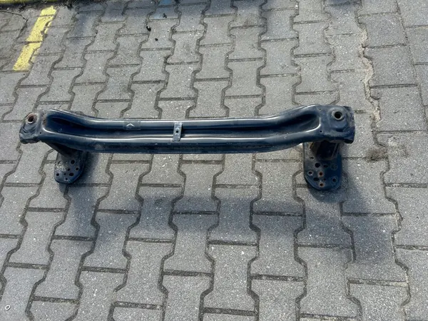 VW Touareg Etupalkki 2011 OEM image 2