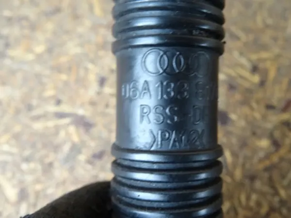 Luftrohr Audi TT 8N 06A133817Q image 2