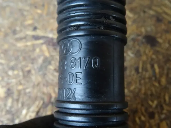 Luftrohr Audi TT 8N 06A133817Q image 3