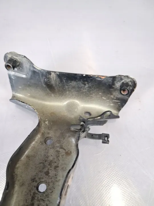 Audi A3 S3 stänkskärmsfäste höger fram OEM 8V0821167A image 3