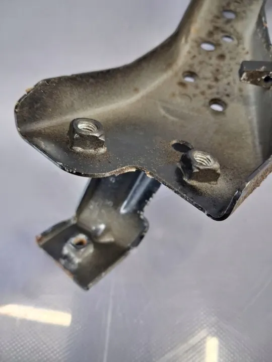 Audi A3 S3 stänkskärmsfäste höger fram OEM 8V0821167A image 4