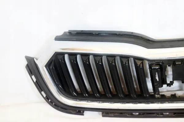 Skoda Octavia Mk4 IV Grill Chrome OEM 5E3807724 image 2