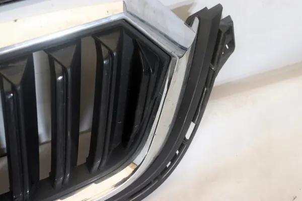 Skoda Octavia Mk4 IV Grill Chrome OEM 5E3807724 image 7