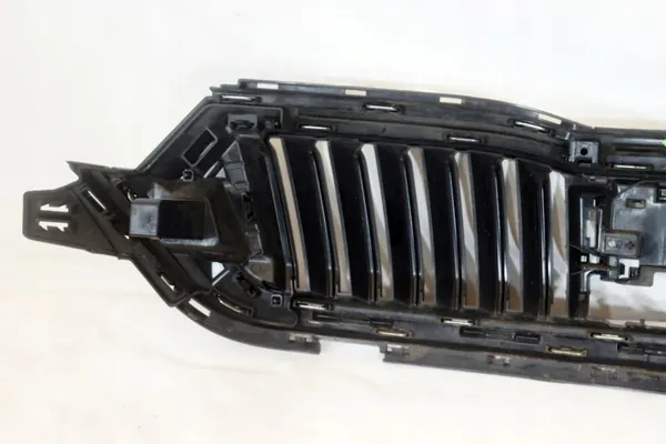 Skoda Octavia Mk4 IV Grill Chrome OEM 5E3807724 image 9