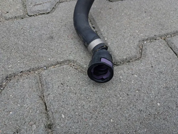 Tubo de refrigeração bomba AdBlue OEM 24249833 - Usado image 3