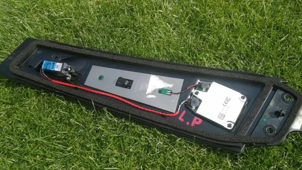 Tesla Seitenkamera Glas-Pfeiler OEM 1109253-00-G image 4