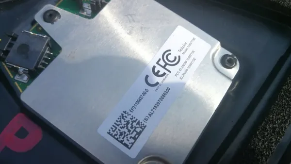 Tesla Seitenkamera Glas-Pfeiler OEM 1109253-00-G image 5