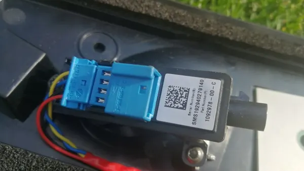 Tesla Seitenkamera Glas-Pfeiler OEM 1109253-00-G image 6