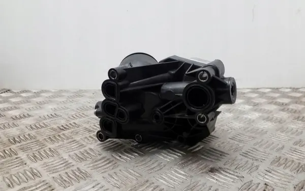 Audi Q5 SQ5 2021 Oljefiltermutter image 3