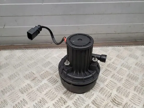 Pompe à air secondaire Audi A8 D4 OEM 06E906601 image 2