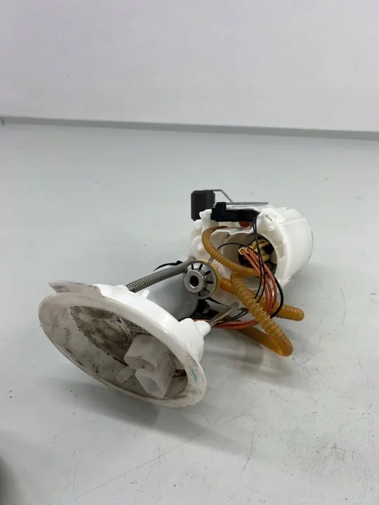 Bomba de Combustível BMW M3 F80 image 2