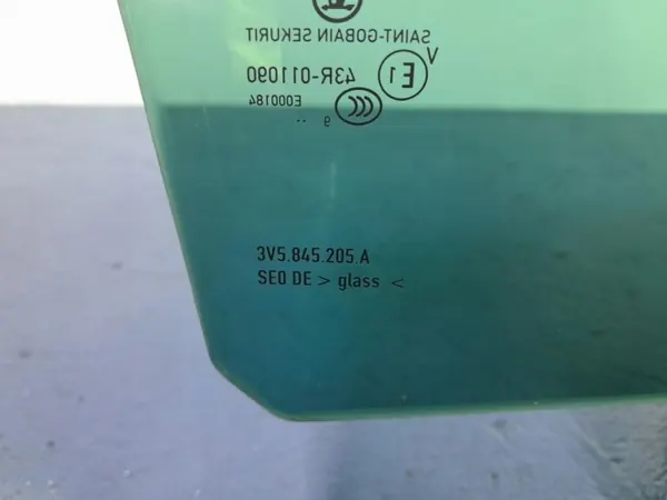 Skoda Superb III Achterlinker DeurRuit OEM 3V5845205A image 4