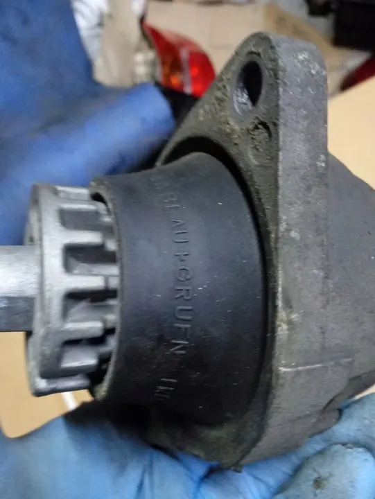 Gummibussning AUDI A8 S8 quattro 4E0199267S image 4