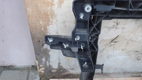 Voorste brace OEM PAS PRZEDNI WZMOCNIENIE Mitsubishi Colt image 9