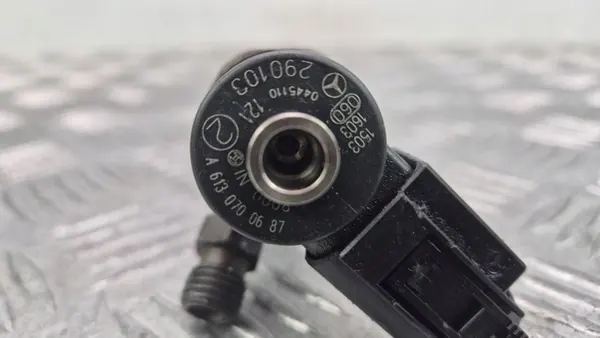 Inyector Mercedes-Benz OE A613 070 0687 image 3