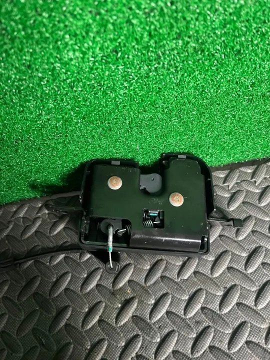Istuinlukko Alfa Romeo Giulia OEM 05053323900, 05053323800 image 4