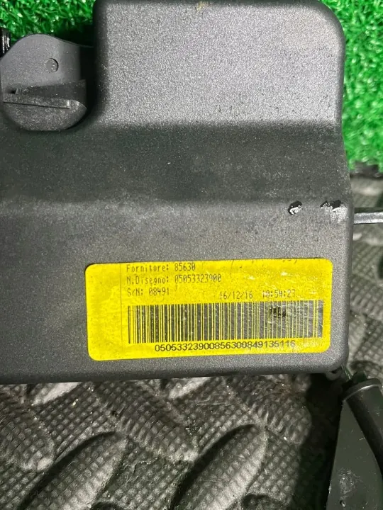 Istuinlukko Alfa Romeo Giulia OEM 05053323900, 05053323800 image 7