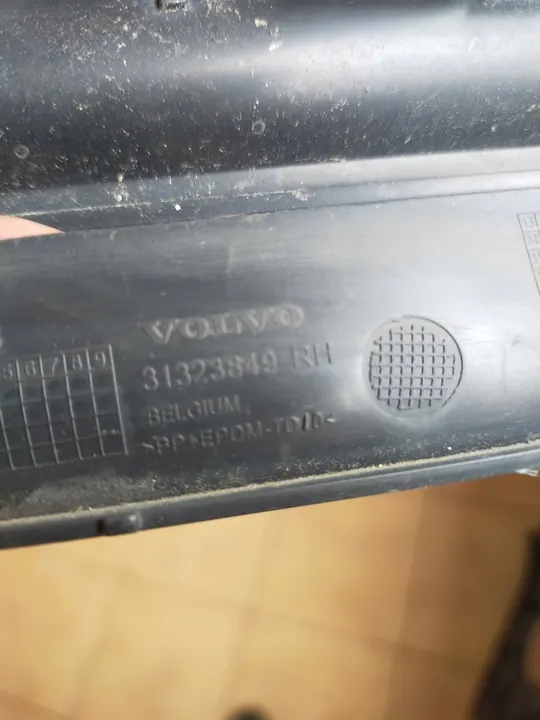 Oikea puskuriverkko Volvo V60 S60 2014- OEM 31323849 image 3