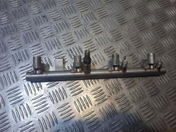 Audi S5 Fuel Distributor Front 079133316E image 3