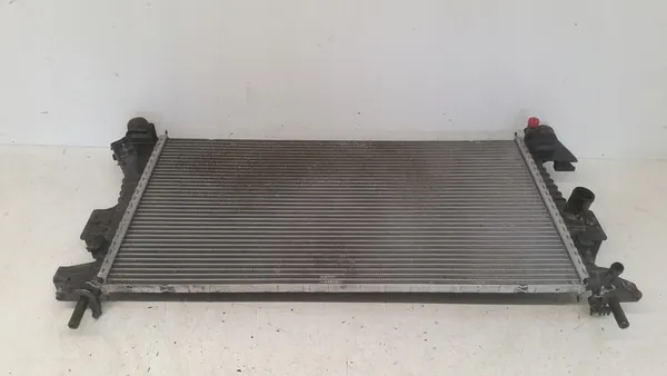 Radiador de refrigeración de motor Ford OE BV618005AD image 2