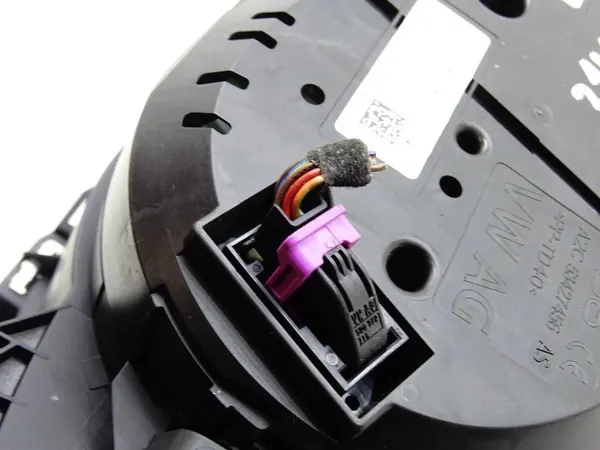 Skoda Tachometer OEM 3V0920941 für Superb 2.0 TDI image 7