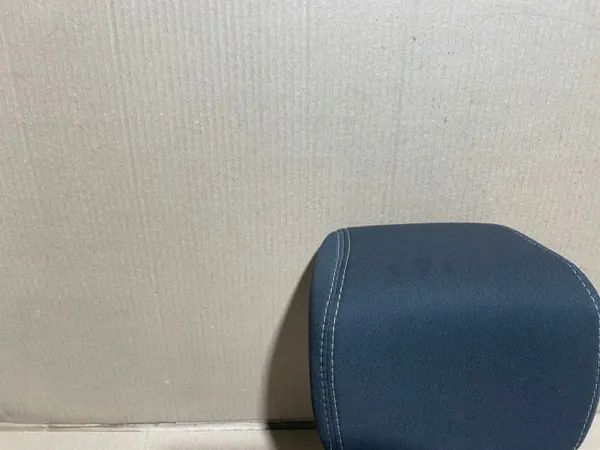 Reposacabezas trasero HYUNDAI I30 II HB hilo blanco OEM image 3