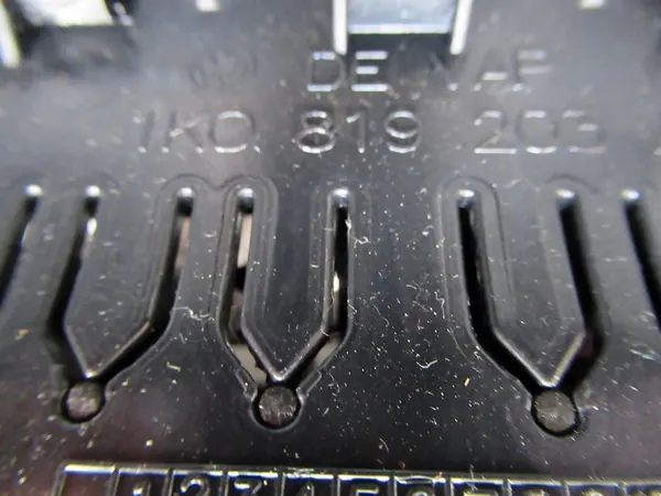 VW Golf VI Takatuuletusritilä 1K0819203 image 4