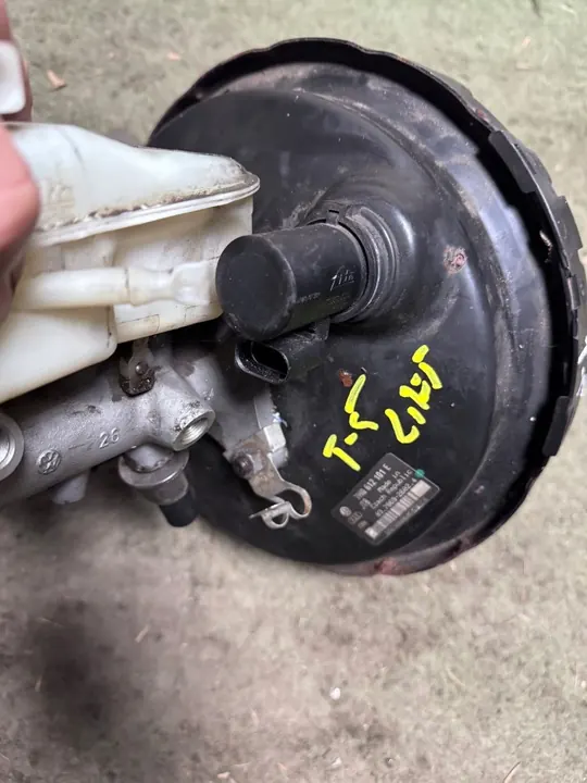 VW T5 Rembekrachtiger met Sensoren 7H0612101E image 5