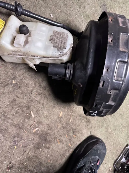 VW T5 Rembekrachtiger met Sensoren 7H0612101E image 6