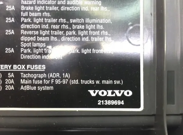 Volvo säkringslådlock OEM 82063684 - Begagnad image 6