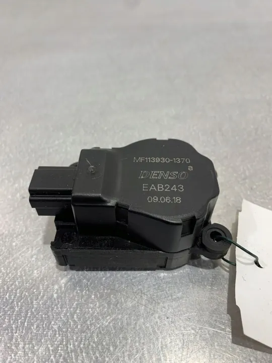 Jaguar F-Pace Ventilationslucka OEM FBZ19200 Begagnad image 2