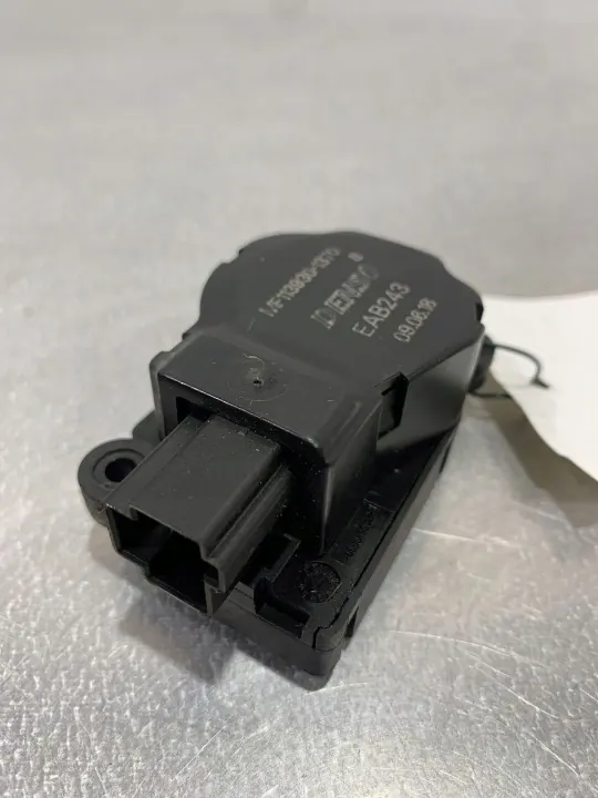 Jaguar F-Pace Ventilationslucka OEM FBZ19200 Begagnad image 3