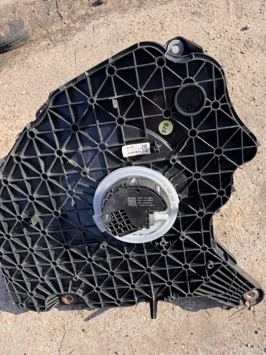 Tanque AdBlue Audi OEM 8W0131878BH - Usado image 2