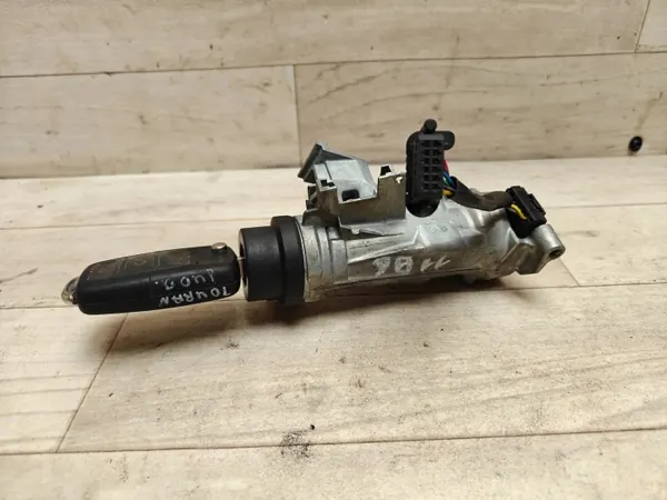 Interruptor de encendido VW UP OEM 1K0905851B Usado image 3