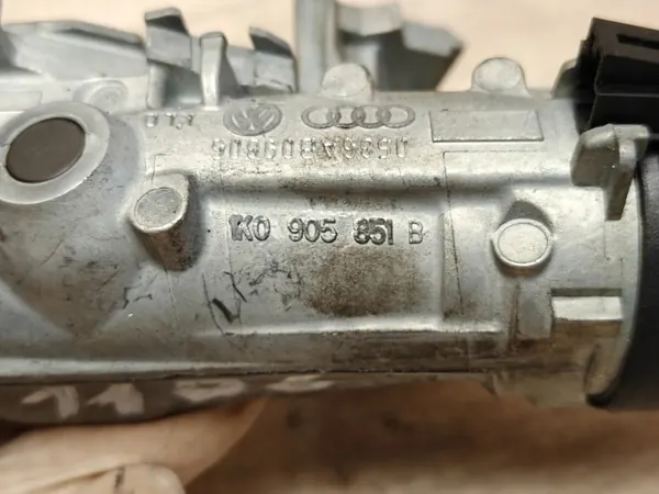 Interruptor de encendido VW UP OEM 1K0905851B Usado image 6