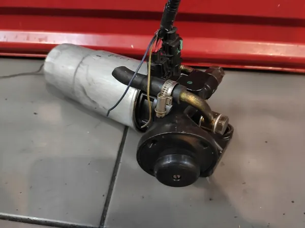 BASE DE FILTRE À CARBURANT JEEP CHEROKEE KJ 2.8CRD image 1