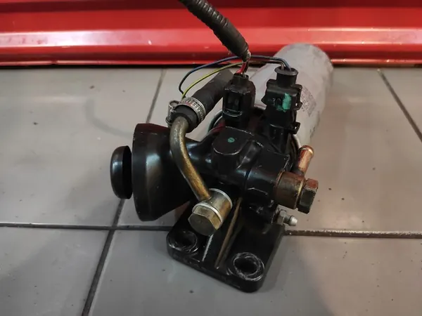 BASE DE FILTRE À CARBURANT JEEP CHEROKEE KJ 2.8CRD image 2