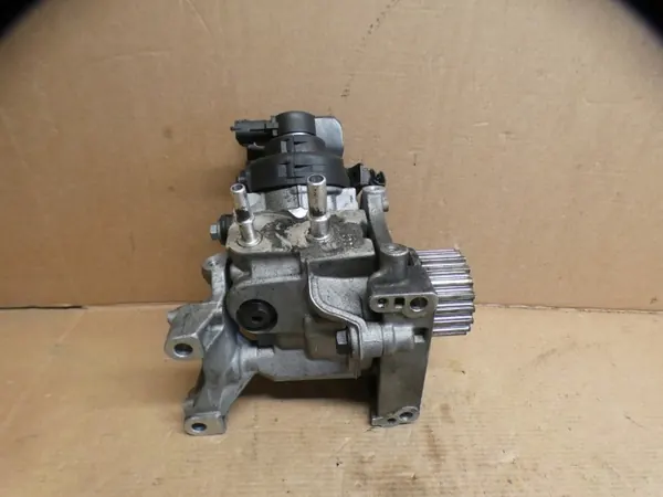 Bomba de inyección OEM 167003606R para Renault Dacia image 3